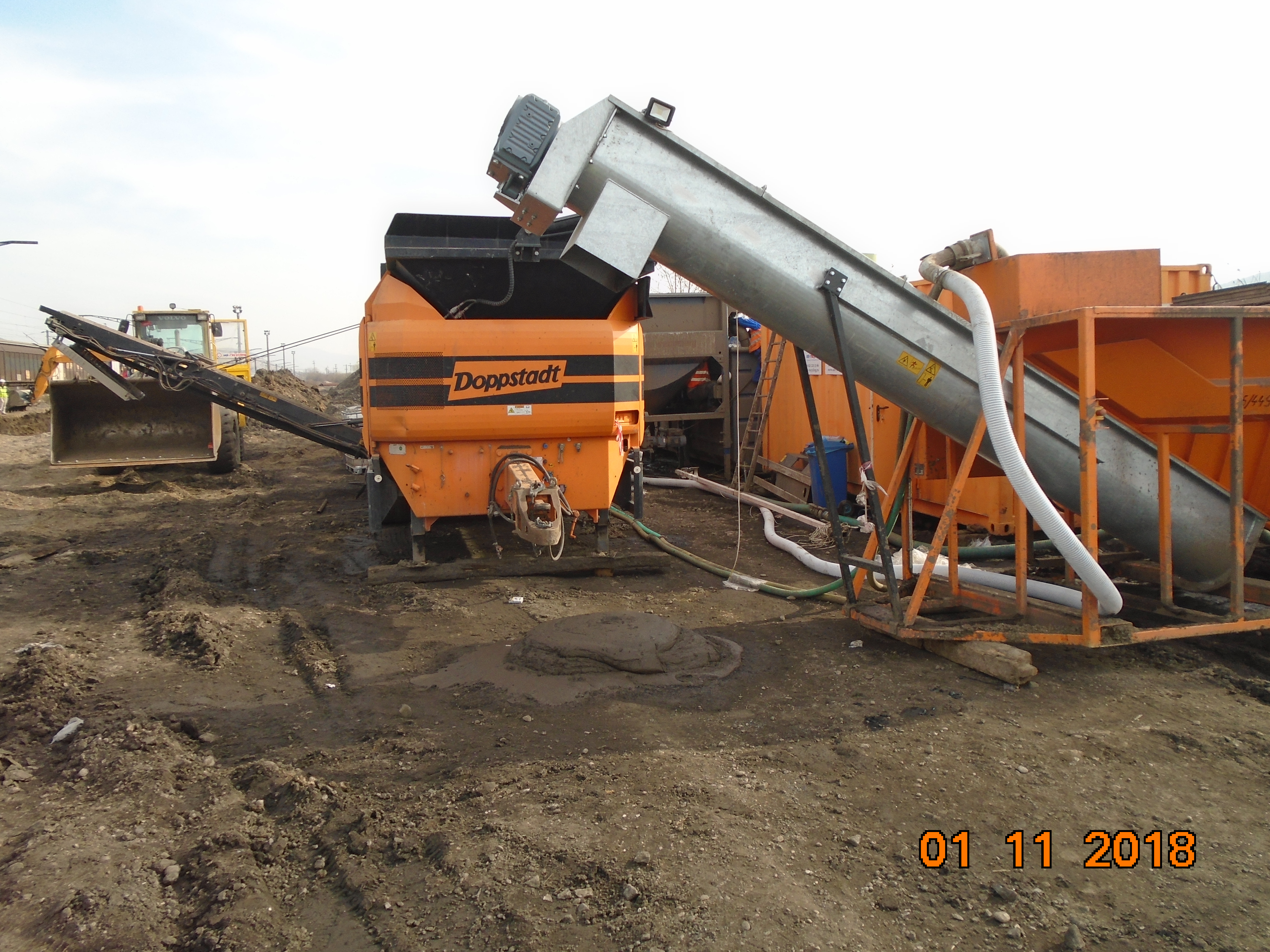 With the Doppstadt SM 620 Trommel Screening Machine a closed circuit is generated to decontaminate the ballast, allowing the water used to be reused and waste to be properly disposed of With the Doppstadt SM 620 Trommel Screening Machine a closed circuit is generated to decontaminate the ballast, allowing the water used to be reused and waste to be properly disposed of