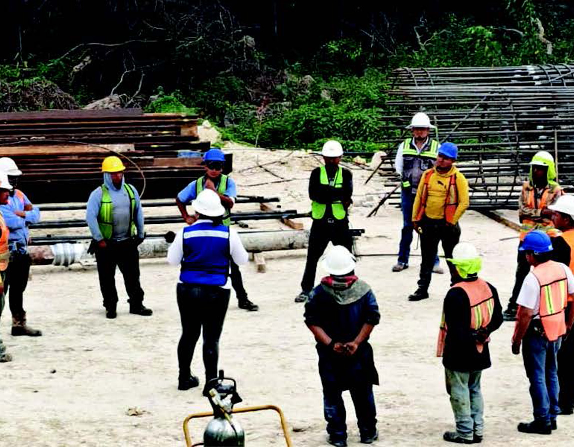 Participantes del Programa Educación Ambiental para fomentar la conciencia ambiental entre el equipo de obra