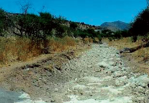 Las Chilcas riverbed - totally dry Las Chilcas riverbed - totally dry